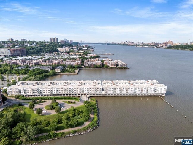 Building Photo - 108 The Promenade