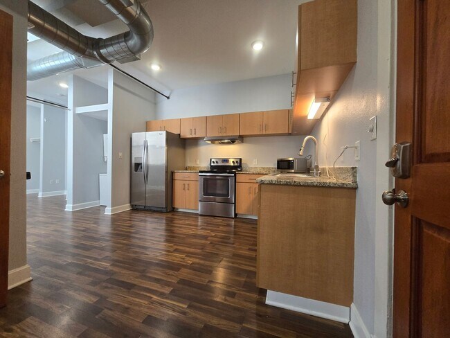 Building Photo - 302 W Commercial St