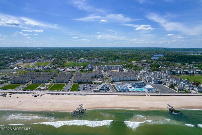 Building Photo - 5 Grant St