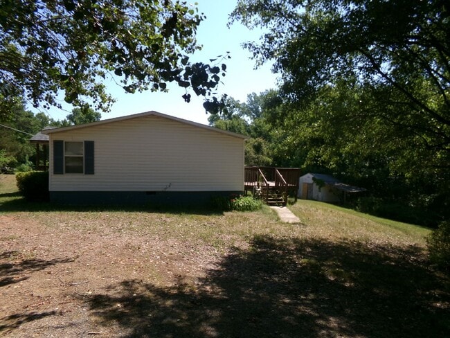 Building Photo - Country Living