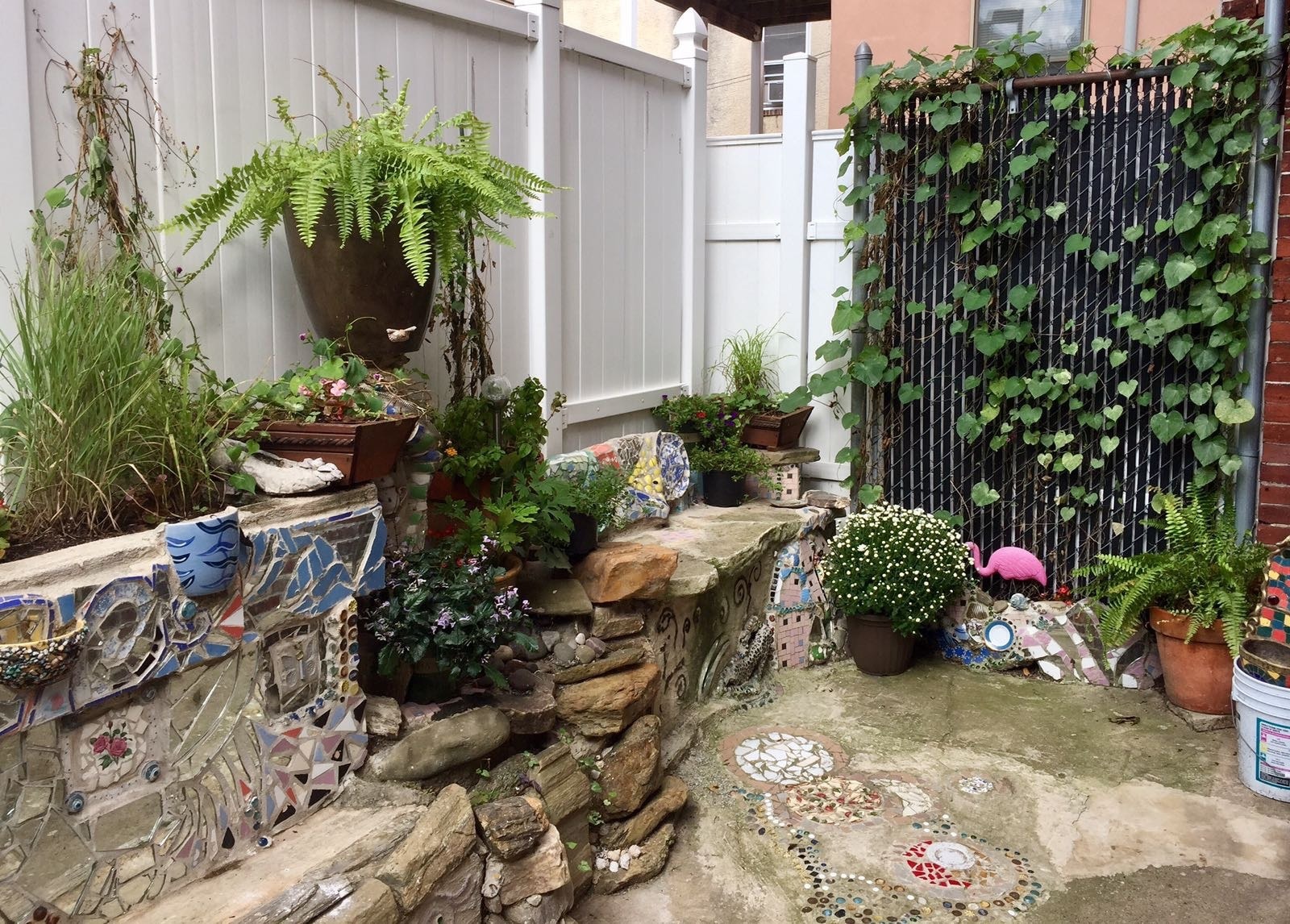 patio - 1233 Christian St