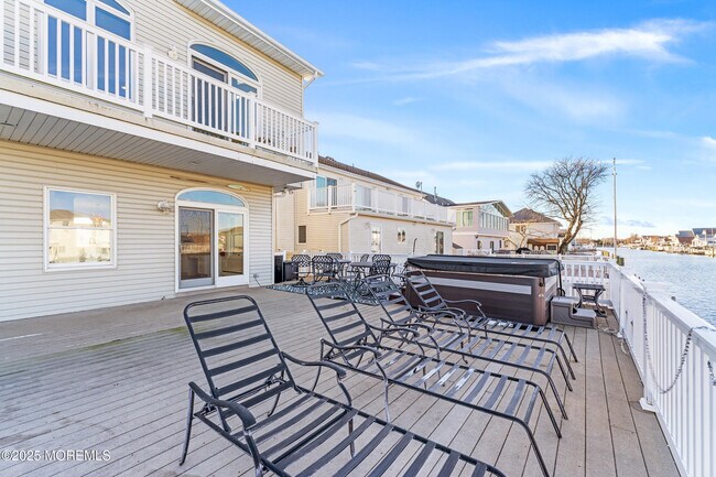 Building Photo - 3456 E Thistle Ave