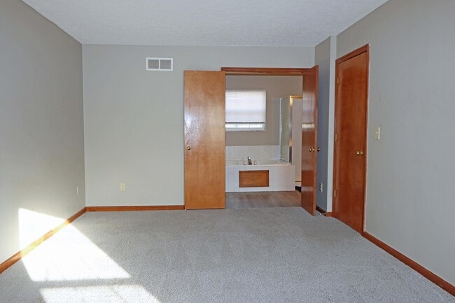 Building Photo - 4862 Roger Allen Ct