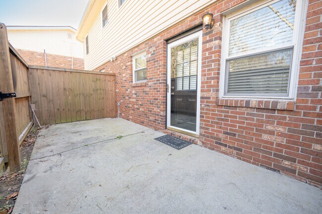 Building Photo - 415 Parkdale Dr