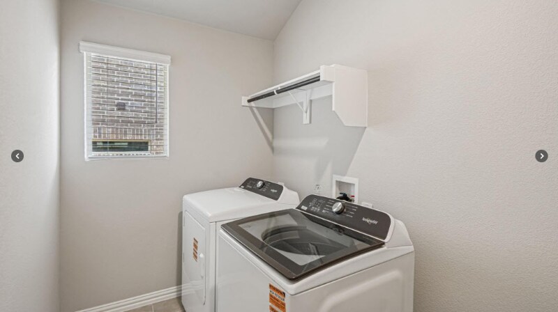 Building Photo - 2120 Rannoch St