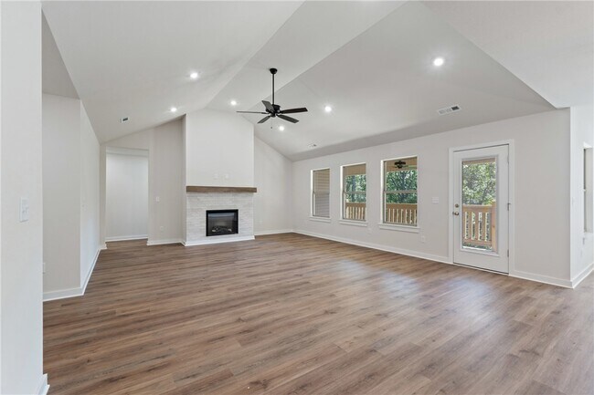 Building Photo - 17 Hollow Way Dr