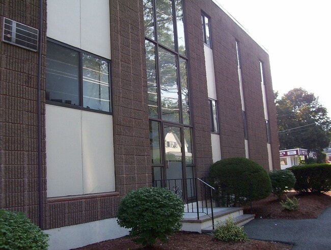 Building Photo - 550 Walnut St
