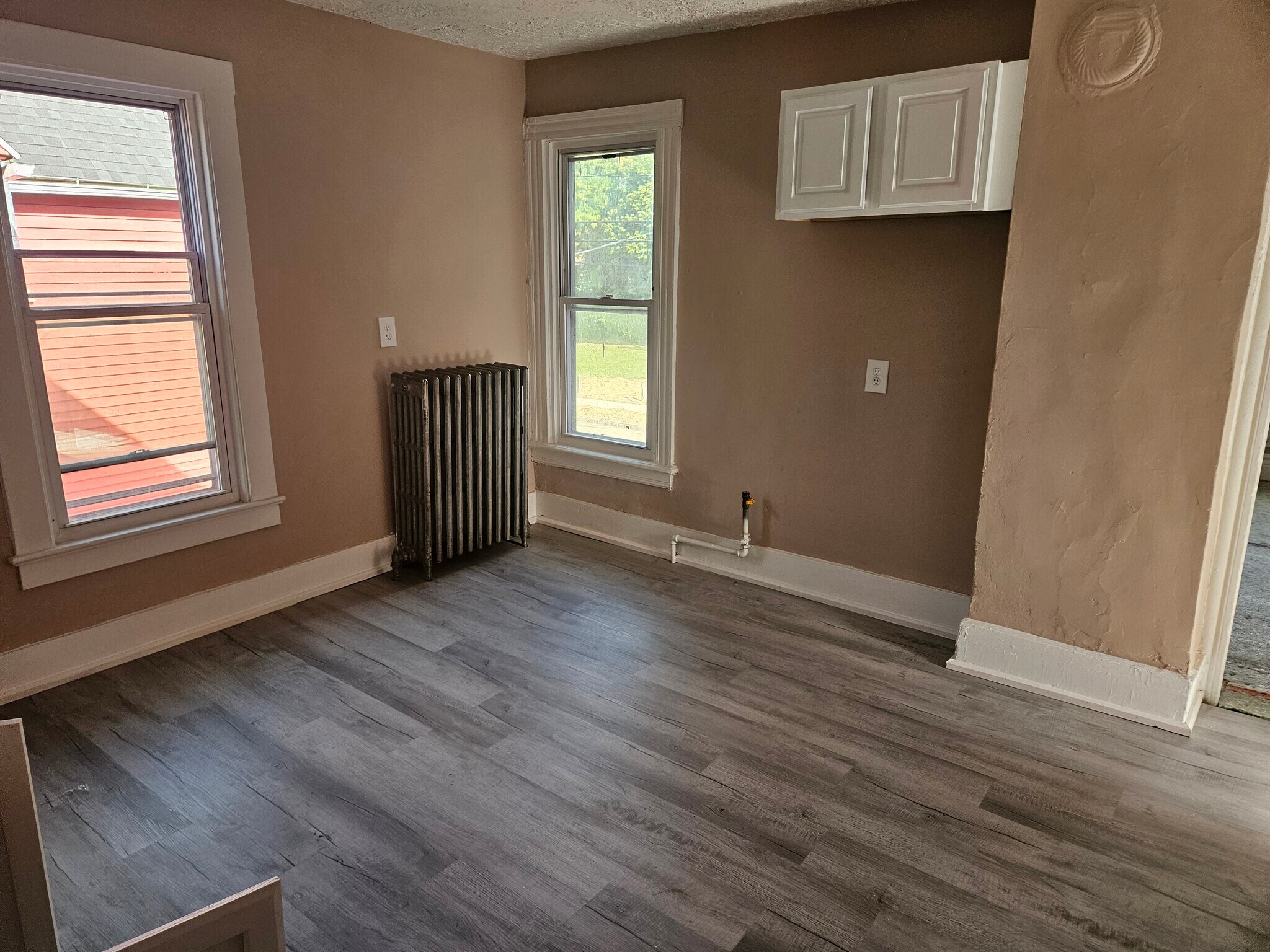 Apt B - 77 Saratoga Ave