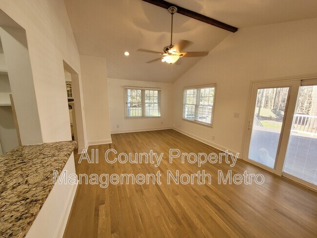 Building Photo - 180 Crestwood Ct