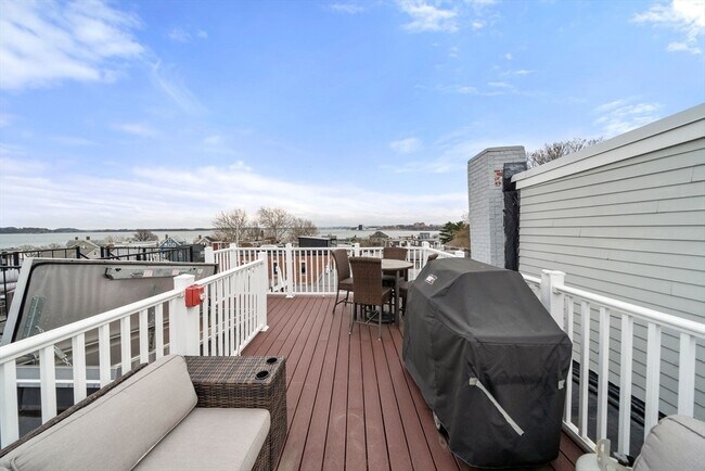 Building Photo - 695 E 8th St