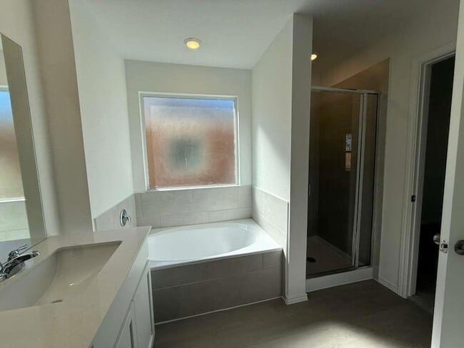 Building Photo - 591 Sormonne Lp