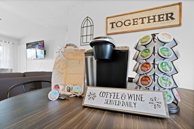 Building Photo - 3415 Oak Lawn Dr