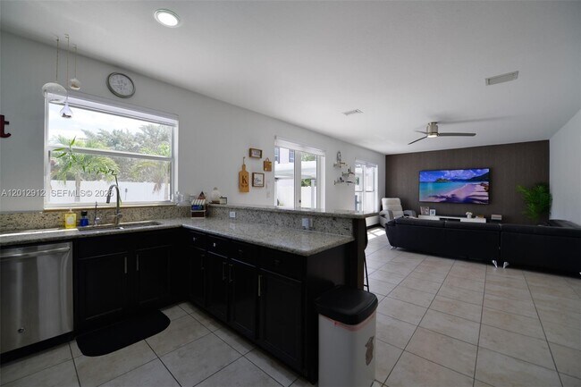 Building Photo - 9101 SW 169th Pl