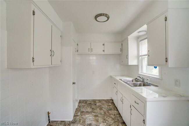 Building Photo - 1343 Victory Dr