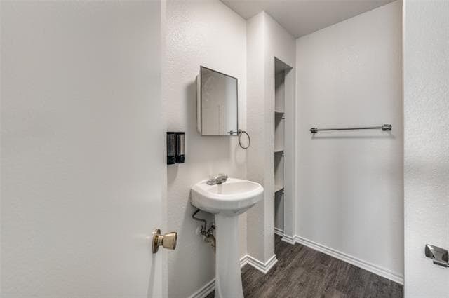 Building Photo - 325 Queens Ct S