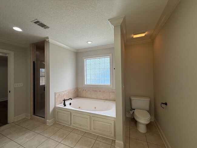 Building Photo - 131 Gallery Way