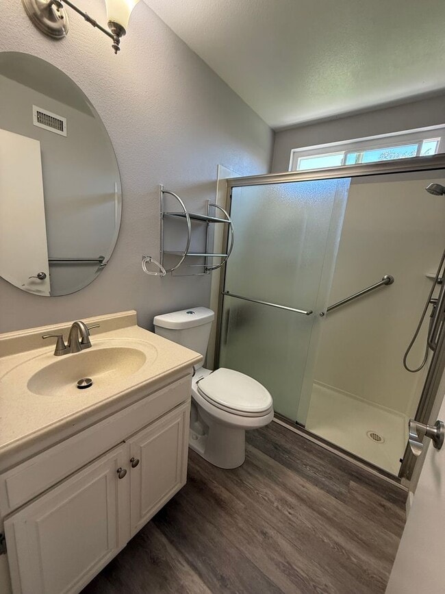 Building Photo - 2 Bed / 2 Bath - Capri is Ready for You