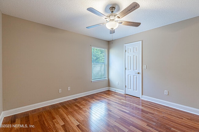 Building Photo - 2465 Pinehurst Ln