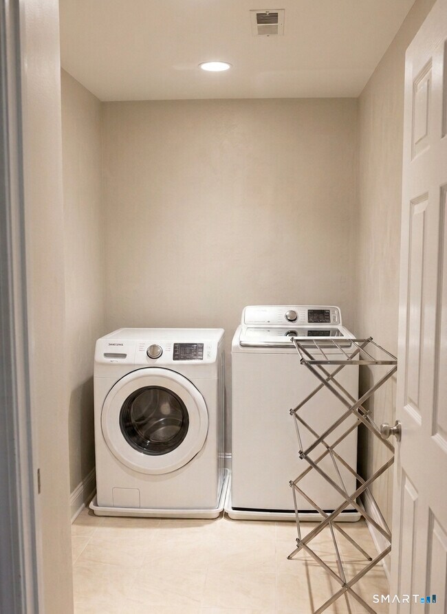 Building Photo - 175 Alvin St