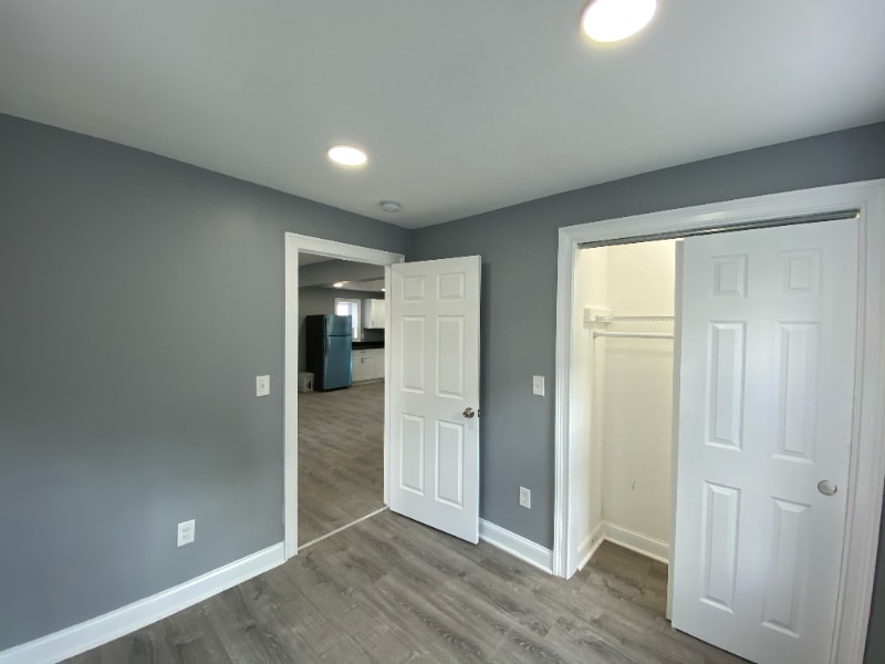 Building Photo - 301 Lilac Ln