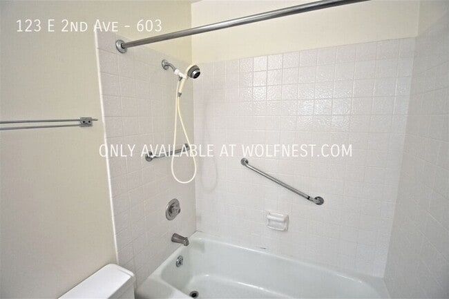 Building Photo - Stunning Downtown SLC Condo - Spacious & P...