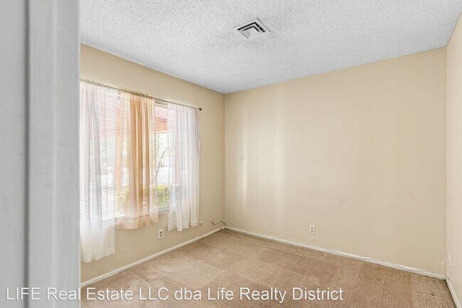 Building Photo - 3 br, 2 bath House - 4795 Woodlake Ave.