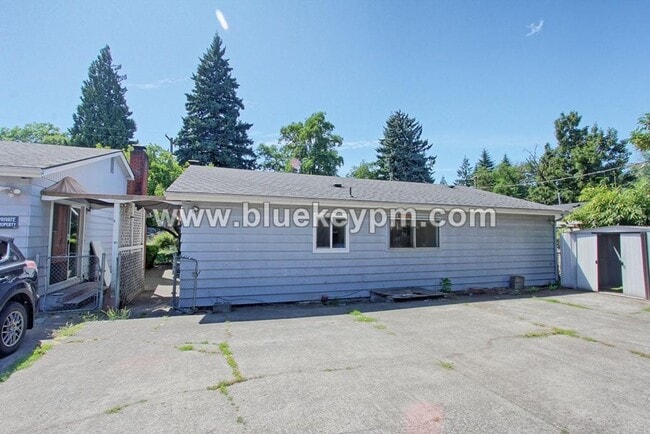 Building Photo - 2 Bed, 1 Bath Duplex Unit in Rose Village