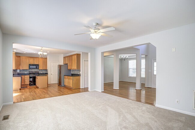 Building Photo - 2103 Templeton Gap Dr