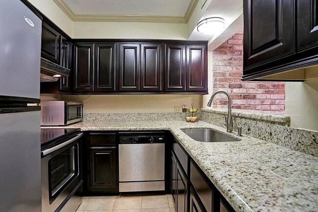 Building Photo - 933 Wax Myrtle Ln