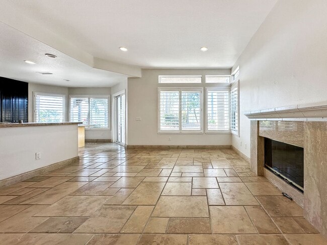 Building Photo - Beautiful Marina Hills Home!