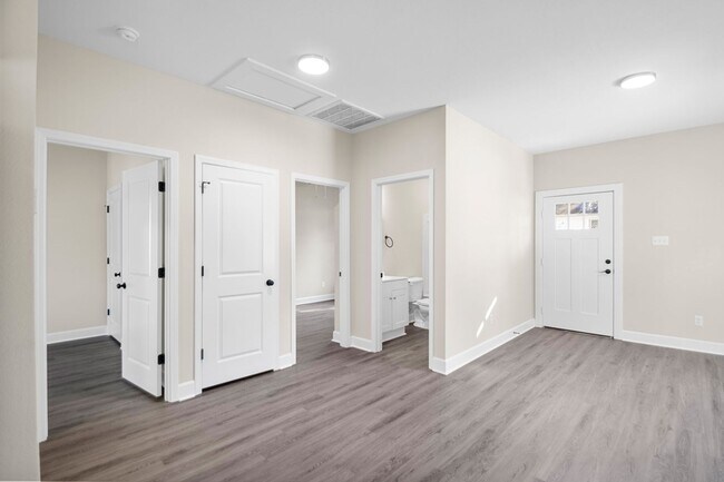 Building Photo - 1523 S Cedar St