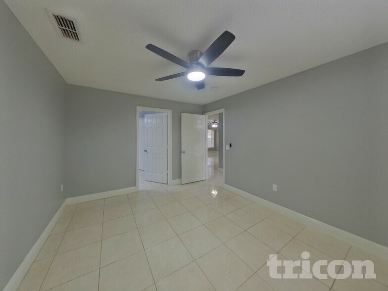 Building Photo - 2143 Jessa Dr