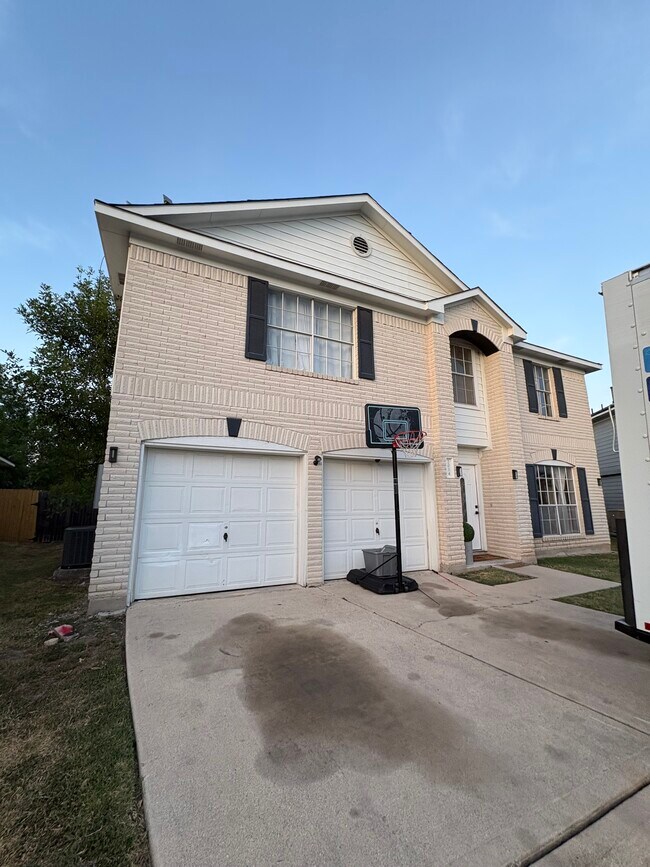 Building Photo - 2014 Charlotte Way