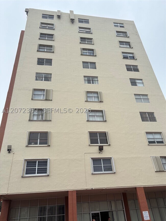 Building Photo - 4675 W 18th Ct