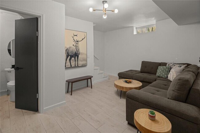 Building Photo - 2 Southport Ln