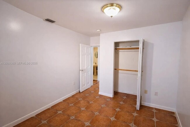 Building Photo - 2544 SW 20th St