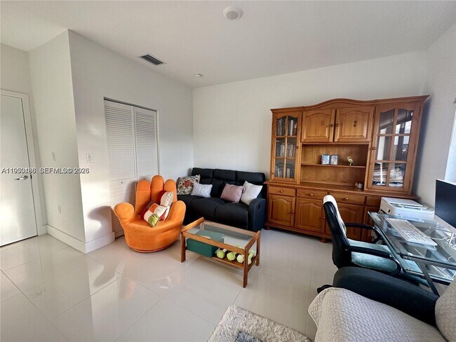 Building Photo - 306 NW 11th Ct