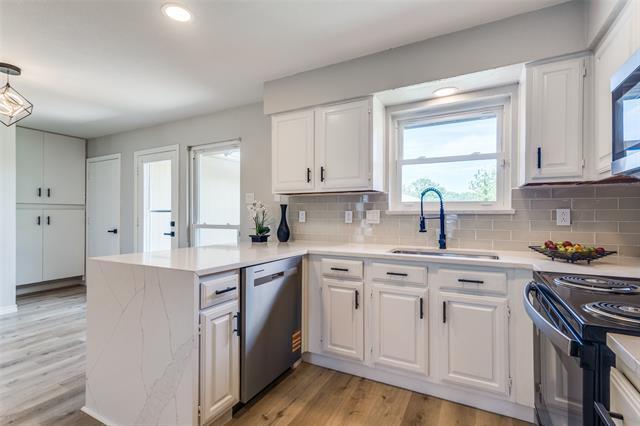 Building Photo - 900 Hillside Ln