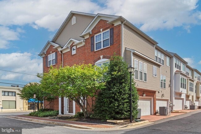 Building Photo - 2500 Clairmont View Way
