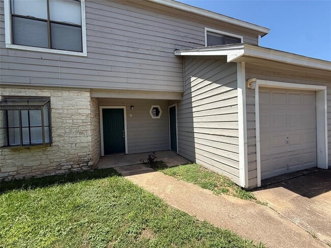 Building Photo - 12312 Abney Dr