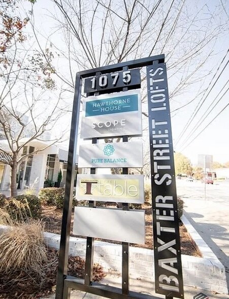 Building Photo - 1075 Baxter St