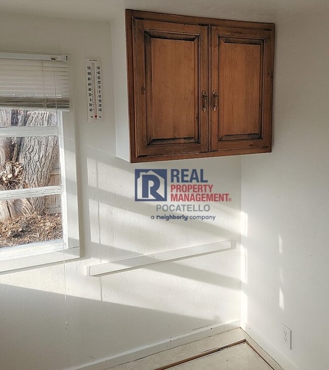 Building Photo - 517-519 E Cedar St