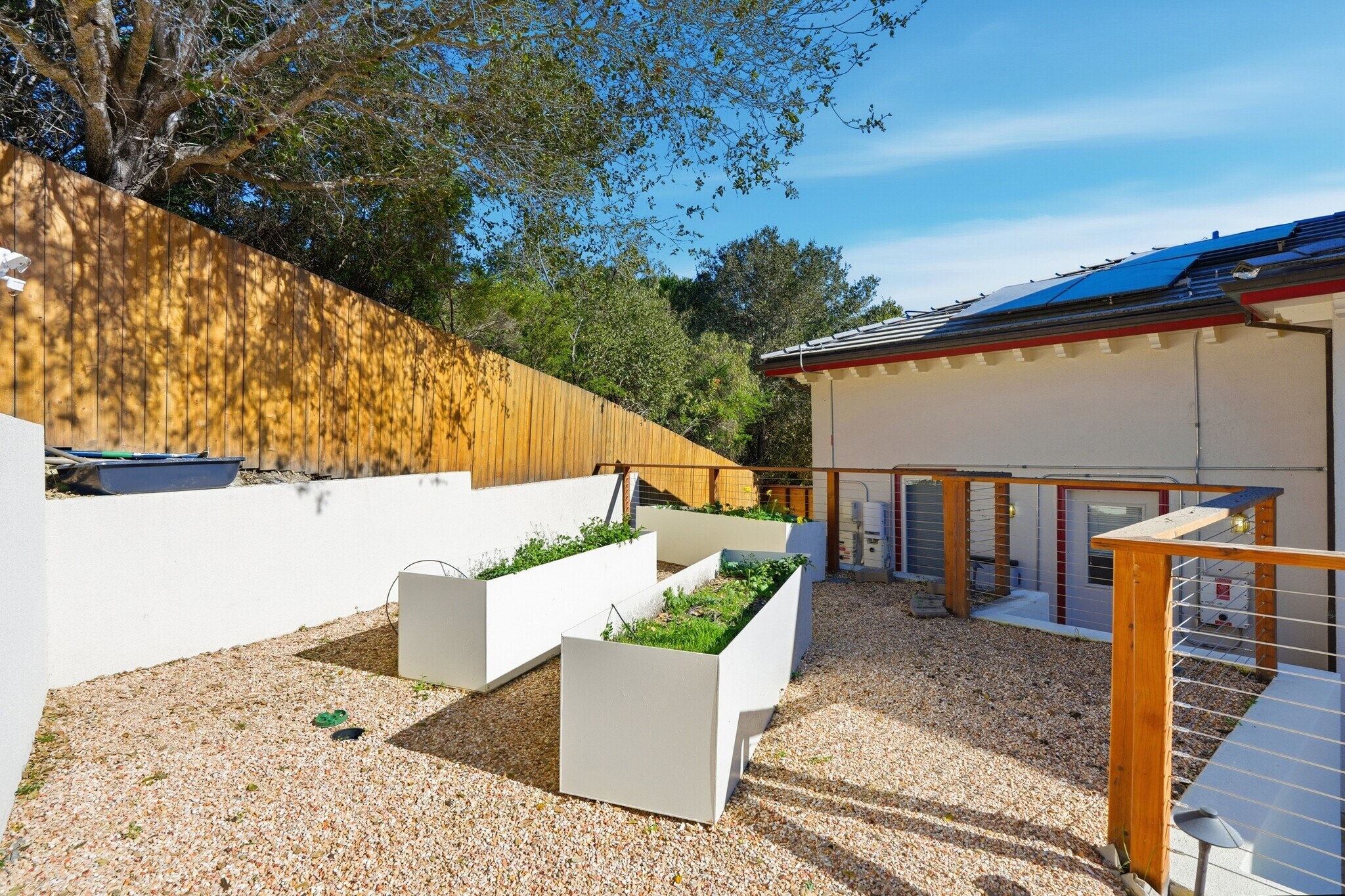 Building Photo - 544 Sunset Way