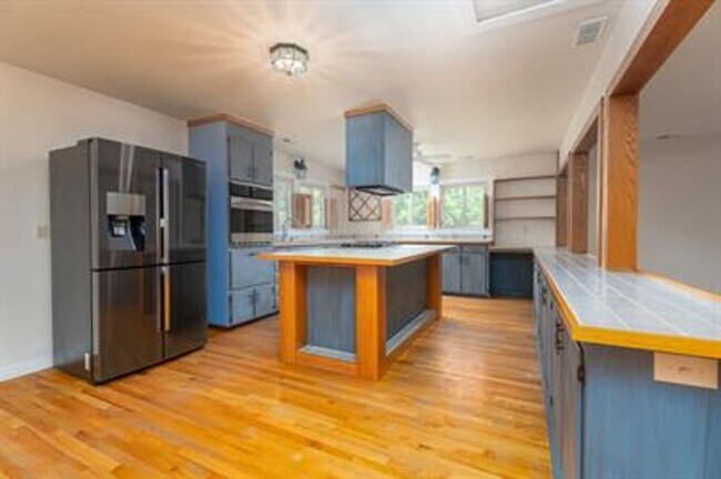 Building Photo - Uniquely breathtaking custom home with in-...