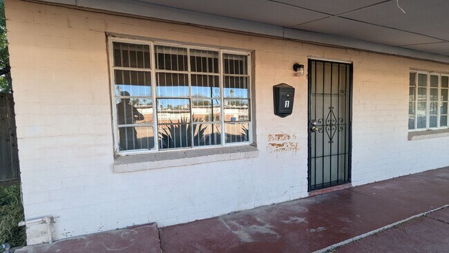 Building Photo - pm0394