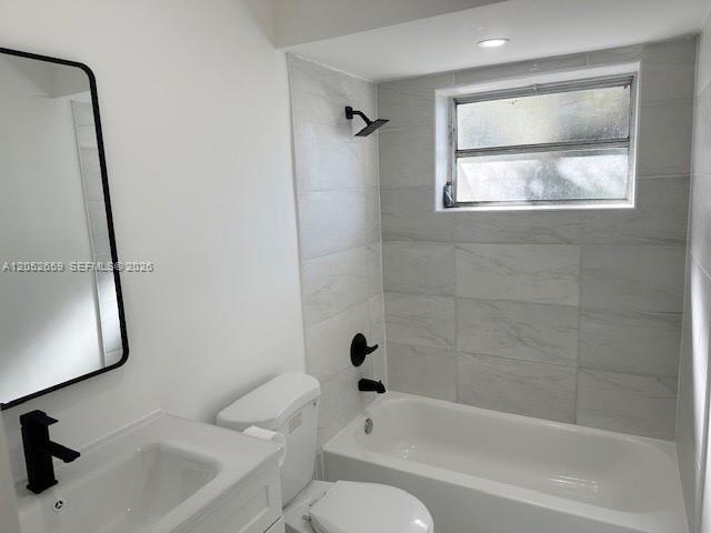 Building Photo - 890 SW 28th St