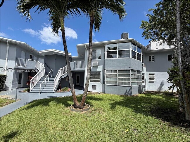 Building Photo - 1701 NE Miami Gardens Dr