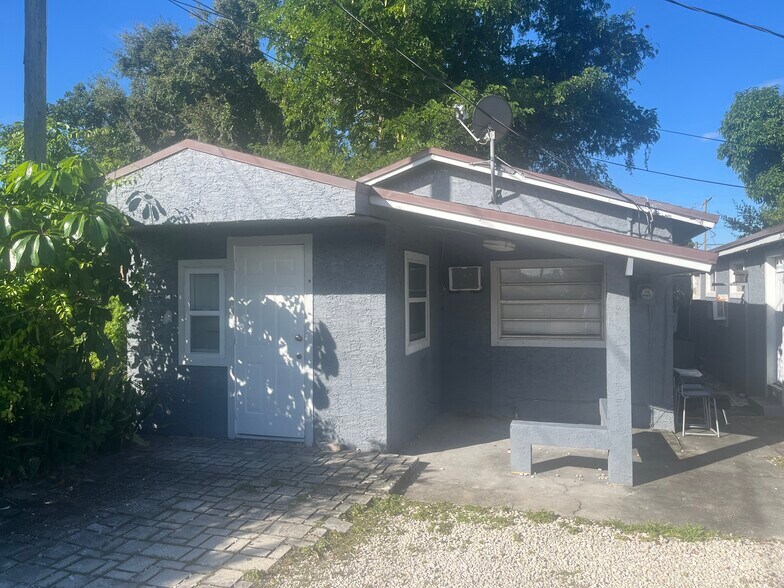 Building Photo - 412 NW 23rd Ct