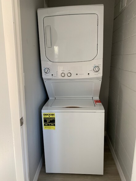 Building Photo - 1116 17th St W