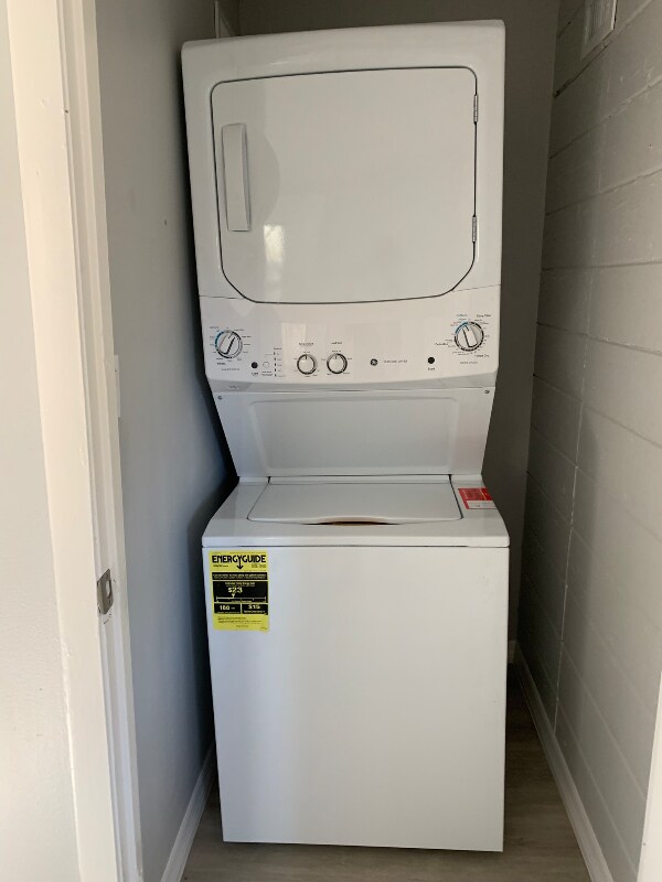 Building Photo - 1116 17th St W